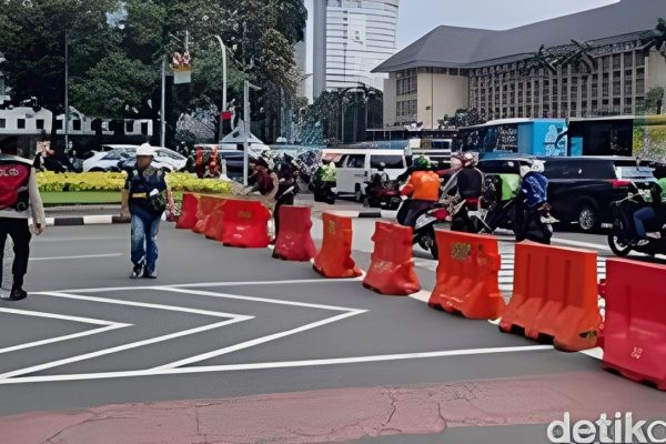 Ada Demo Buruh di Patung Kuda Jakpus, Jalan Medan Merdeka Selatan Ditutup